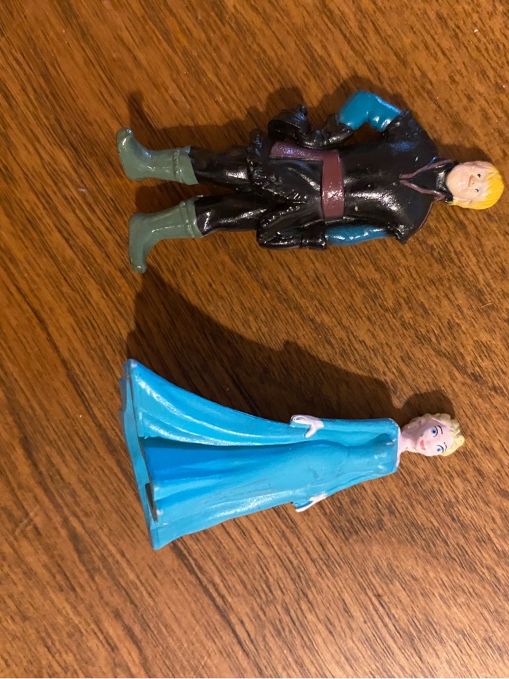 Elsa and Kristoff and Olaf Frozen play figurines